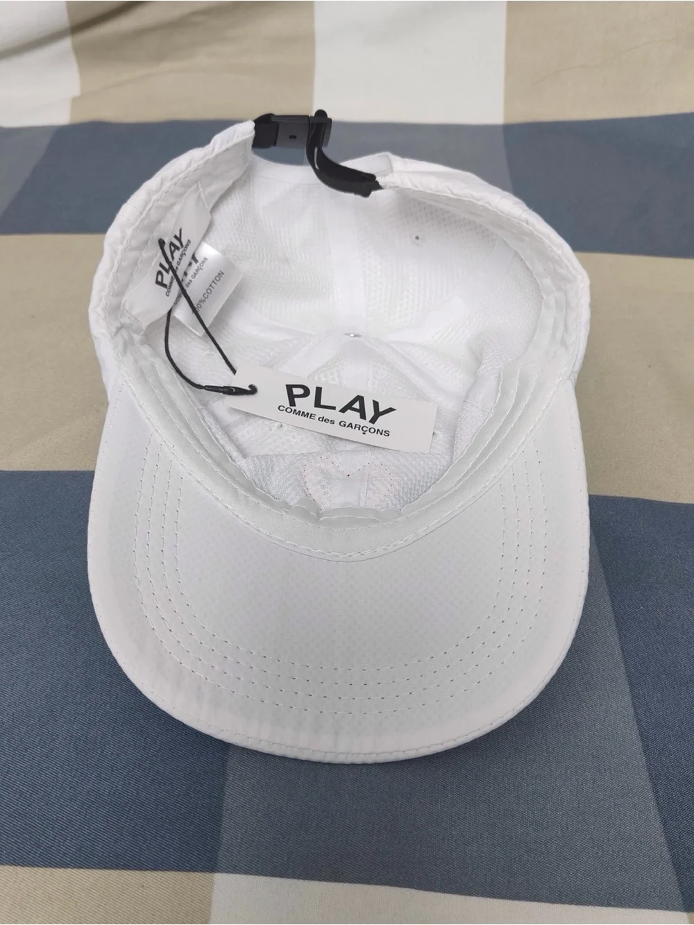 🧜🏻‍♀️Comme des Garçons PLAY White Bucket Hat with Black Logo Tag
